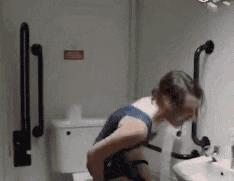 连体裤女款如何上卫生间,女生夏季连体裤的正确上厕所方法