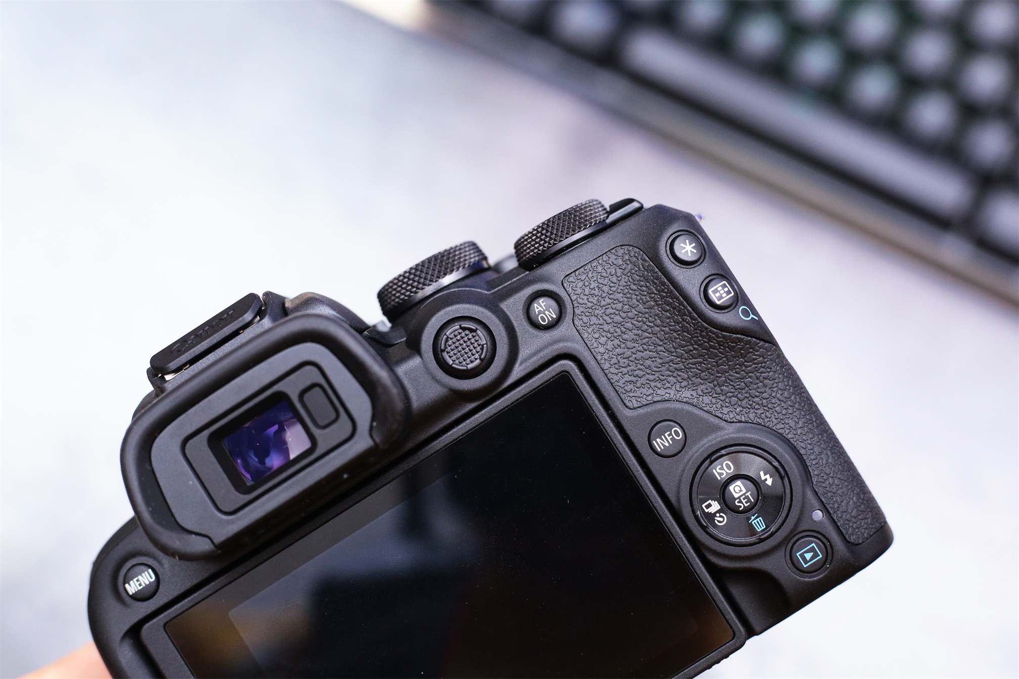 5d3跟r10拍照画质对比,单反佳能5d3值得入手吗