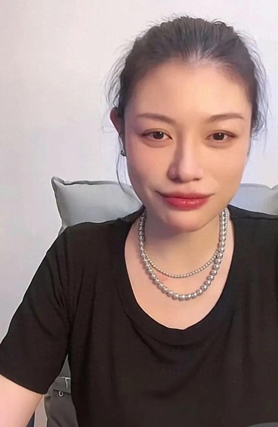 夫妻重逢的画面,夫妻重逢感人瞬间