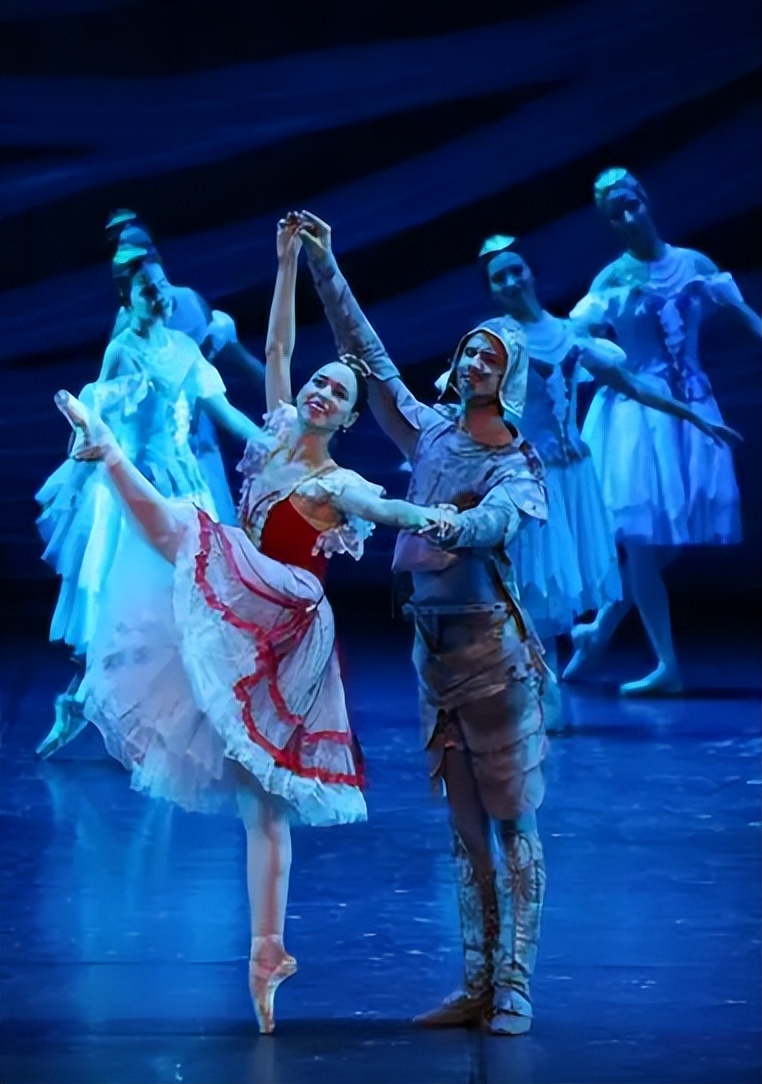 舞剧李白舞台灯光与舞美分析,舞台灯光运用比较好的舞剧