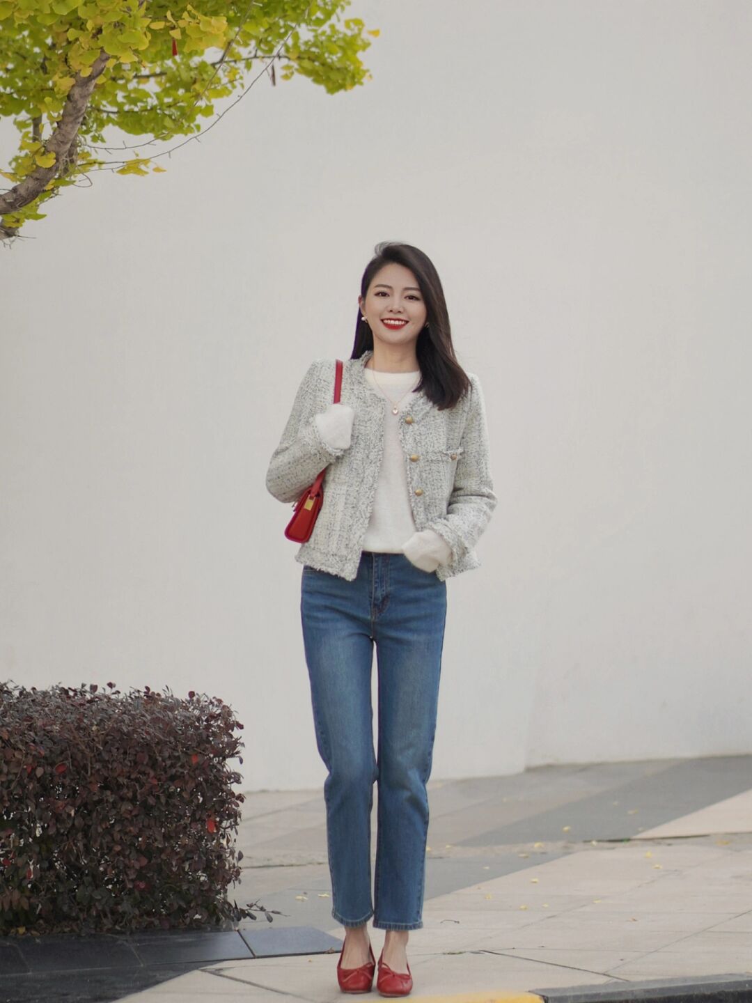 搭配春季牛仔裤的上衣推荐,初春阔腿牛仔裤配什么上衣好看