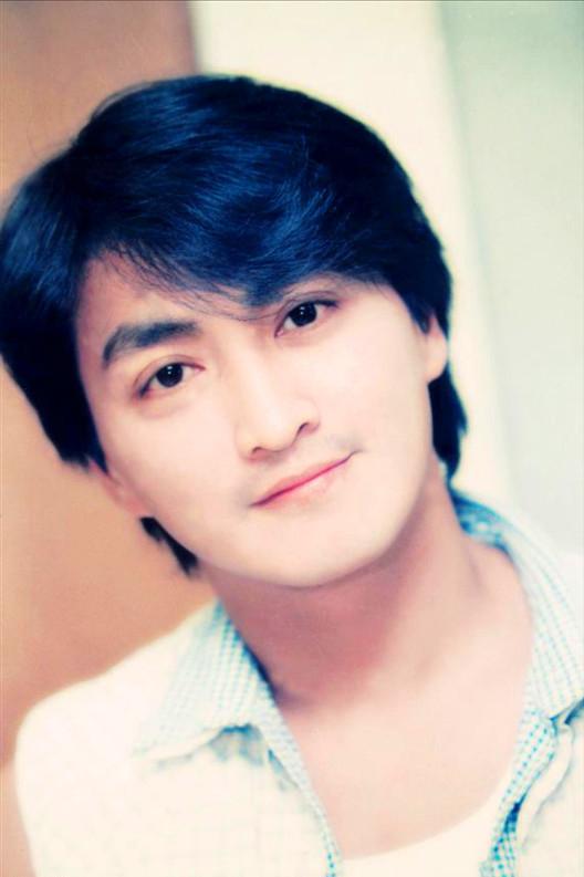 展昭何家劲至今单身,展昭何家劲为啥退出演艺圈