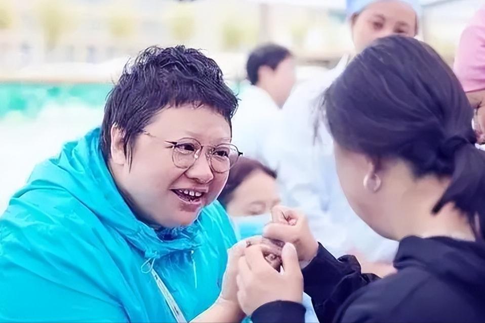 韩红被举报非法募捐的人是谁,韩红贪污3亿元