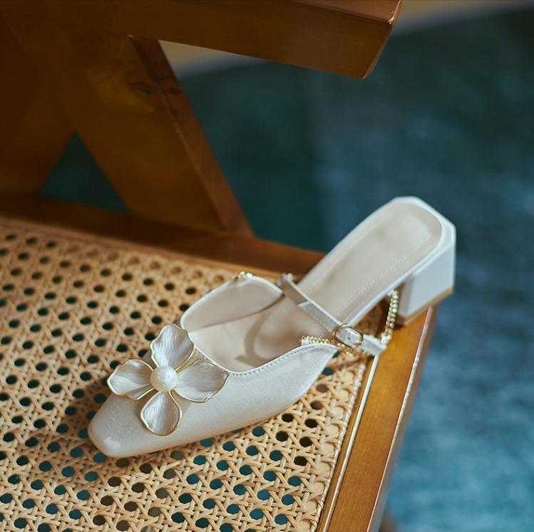 今年穿什么凉鞋好看?这20款好看不累脚