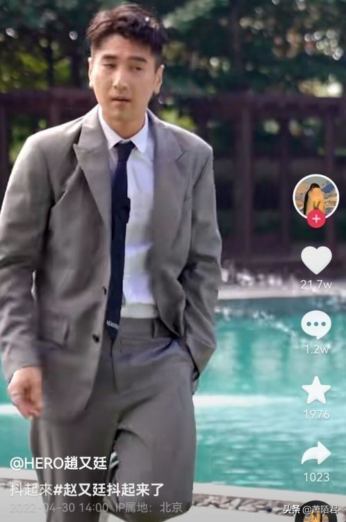 赵又廷现身机场引来女粉丝尖叫,赵又廷出道快乐大本营