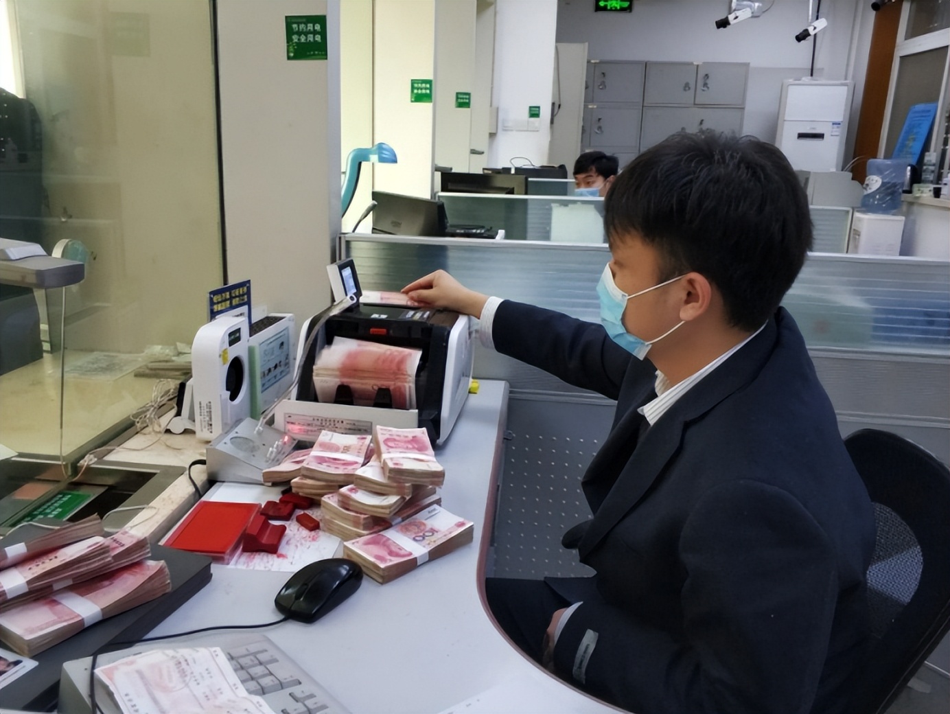 吃利息月入1000要存多少钱,月入利息3000需要存多少本金