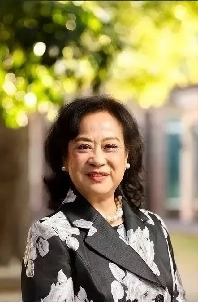 银行世家不染指金融，她是低调的香港“车位天后”，身家35亿美元