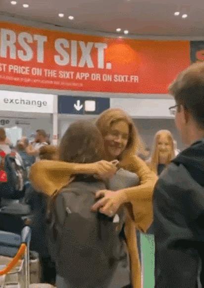 玛丽苏照进现实LV太子妃水果娜通过DNA找到失散多年的亲妹