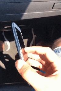 “姑娘，你知道衣服上的字是什么意思吗？”哈哈哈自信的姑娘最美