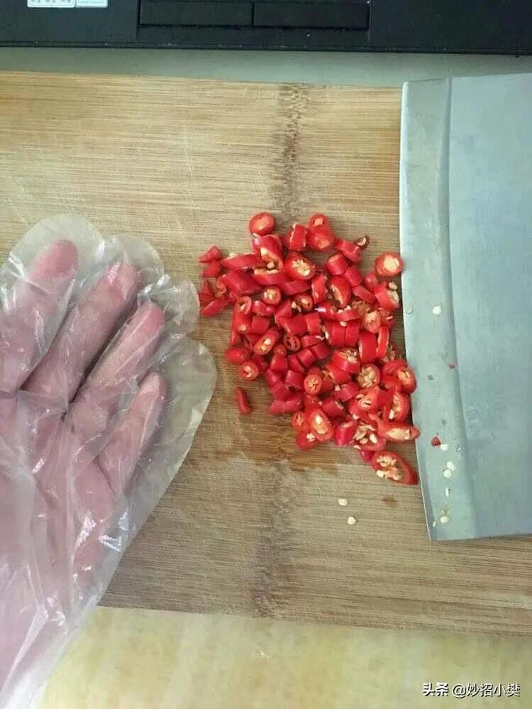 切完辣椒后手火辣辣的用什么洗,切辣椒后手火辣的怎么解决