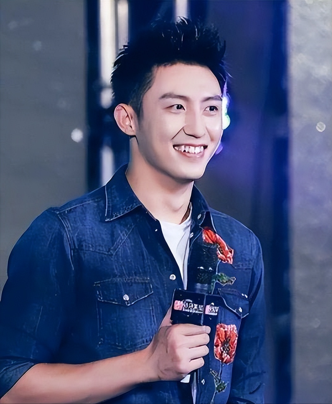 娱乐圈女星龅牙露一颗牙,娱乐圈的假牙女星