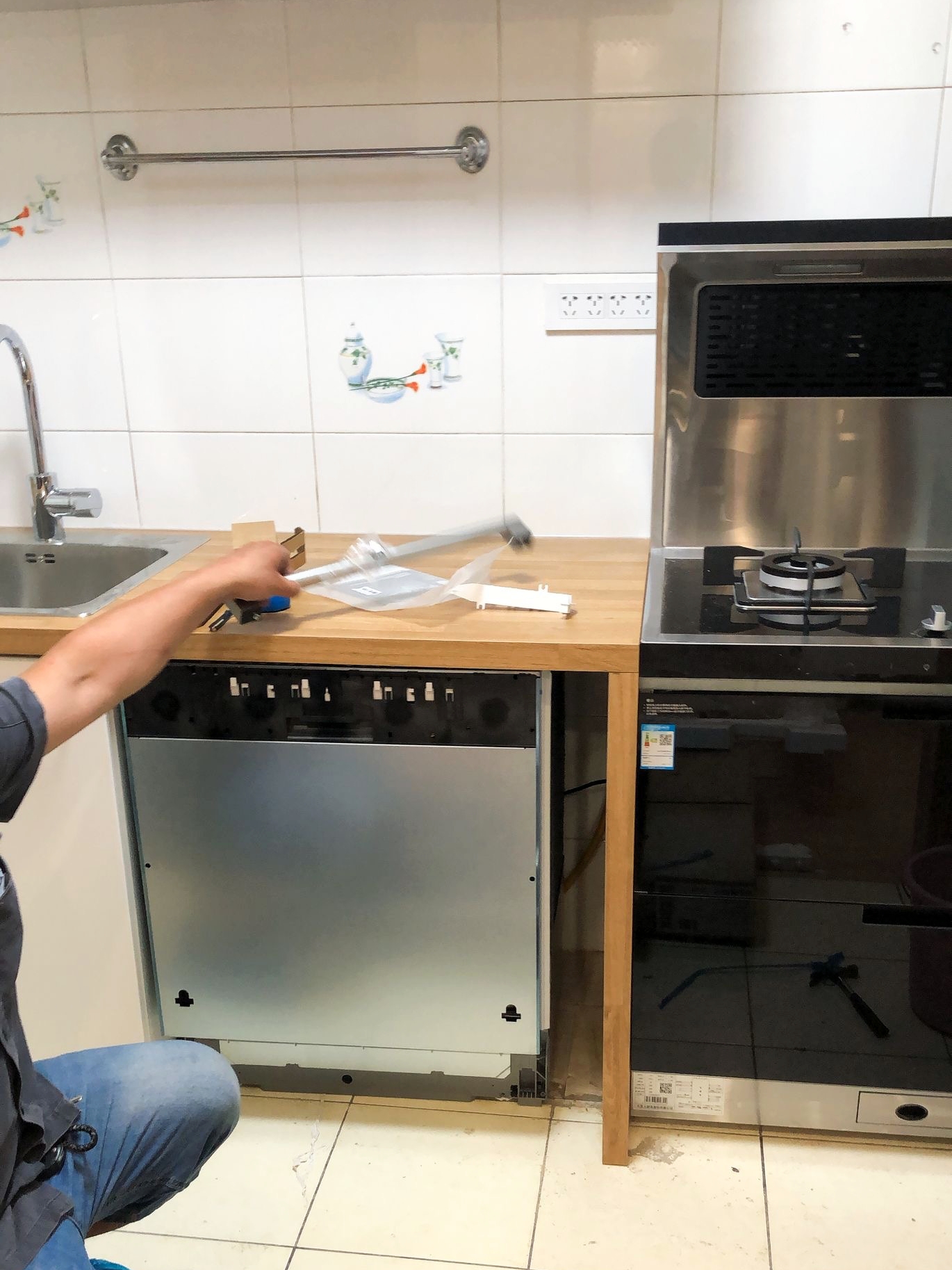 买集成灶安装遇到什么坑,集成灶安装不好的原因