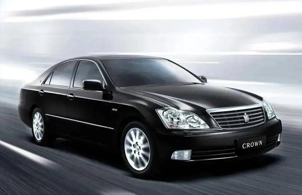 皇冠3.0经典老车翻新复活视频,13代皇冠全车翻新泉州地区