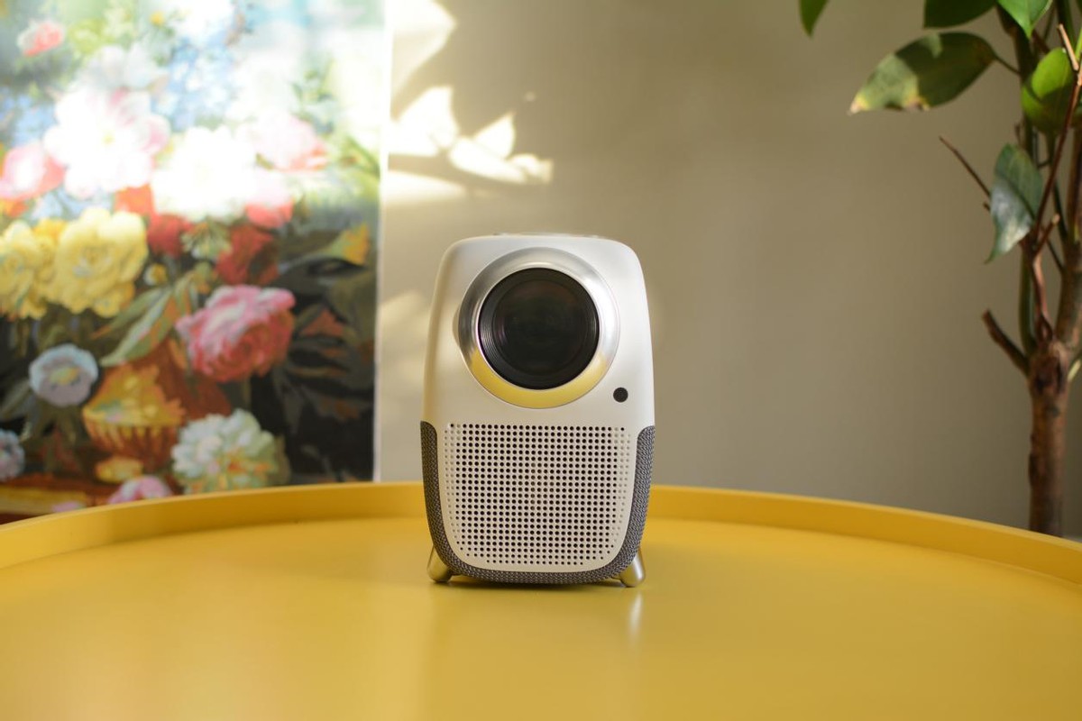 泰捷weboxt1投影200寸效果,千元非智能投影仪