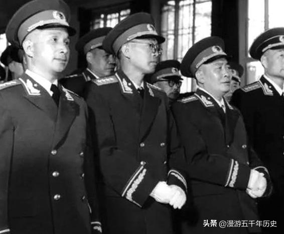十大元帅最全的一张合影，第二年罗荣桓去世，十大元帅再无全家福
