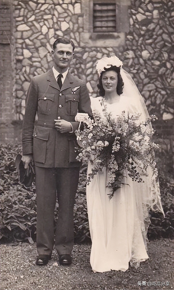 参加婚礼穿冲锋衣去合适吗,参加室外婚礼穿什么衣服