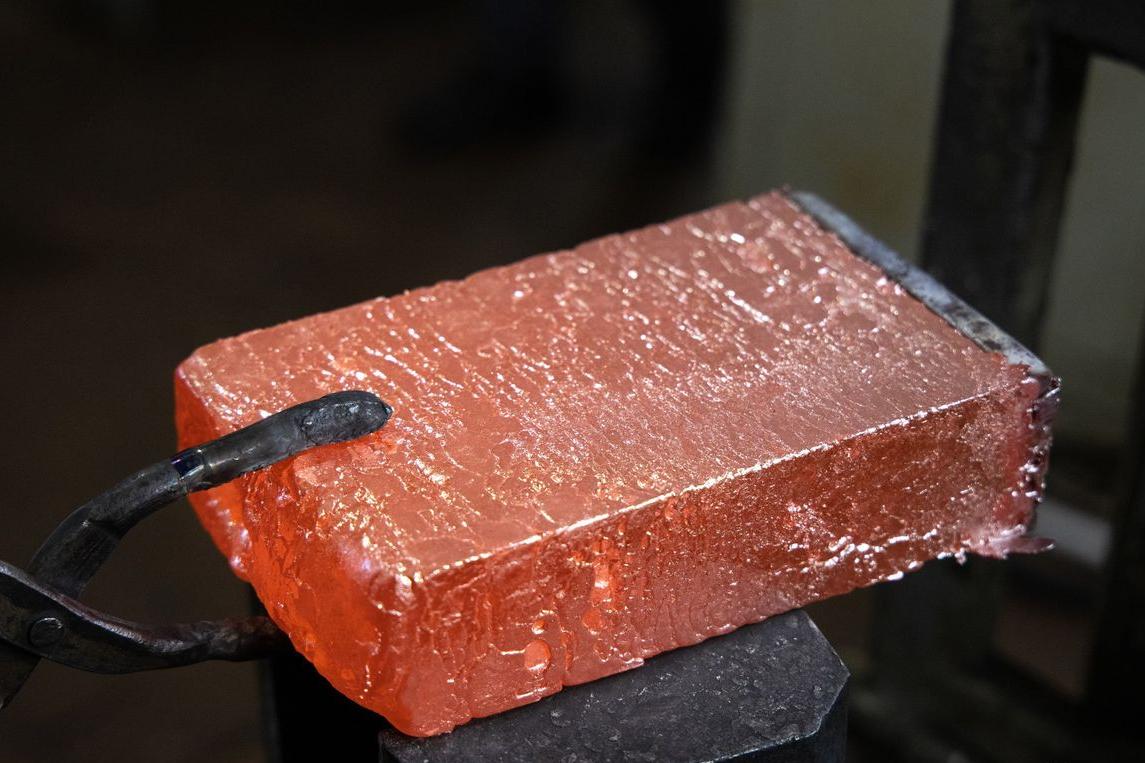 尴尬！制裁后大众、宝马等车企部分停产，2种关键材料被俄掌控