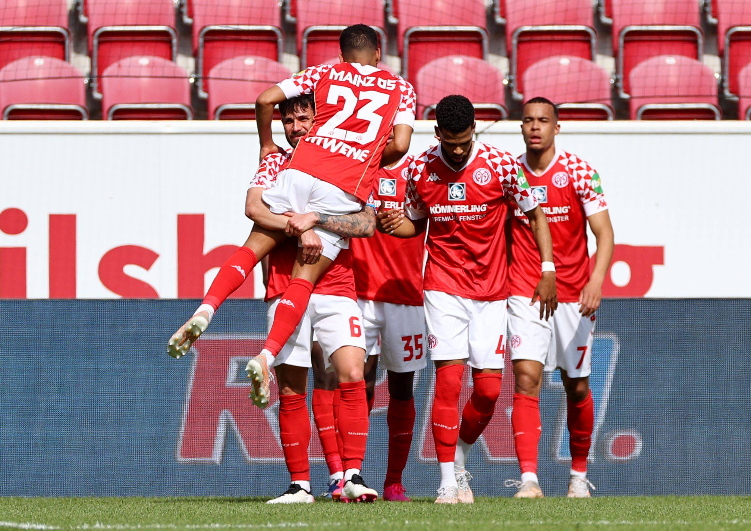 今日足球精选推荐：001悉尼FCVS横滨水手+006沃尔夫斯堡VS美因茨