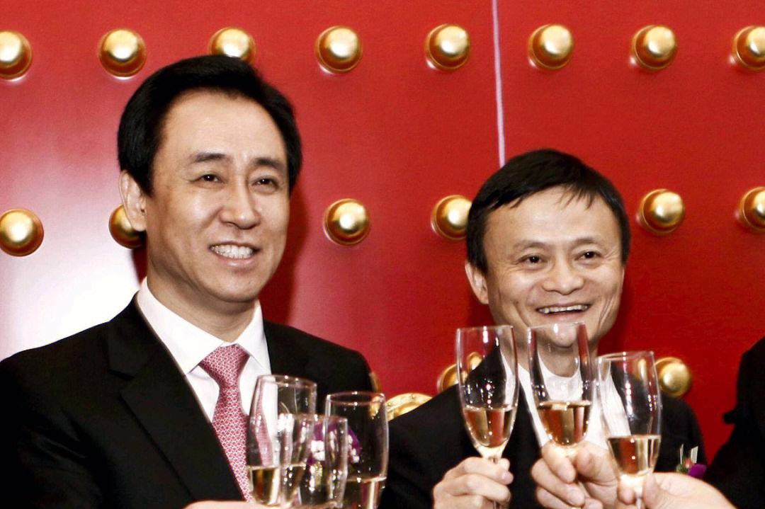 许家印又亏8000亿丝毫不慌,负债两万亿的许家印还能翻身吗