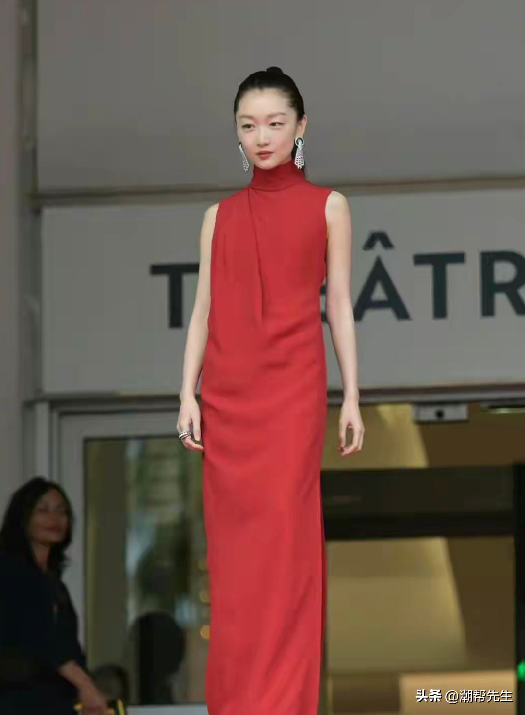 周冬雨走红毯换造型师了吗,周冬雨造型改变思路