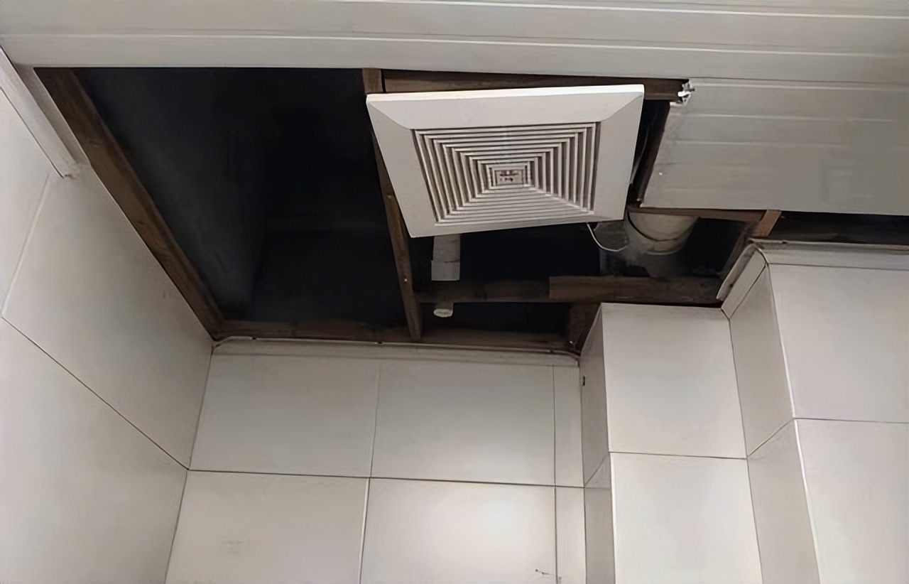 租客换灯泡报警,厦门租客换灯泡发现毒品