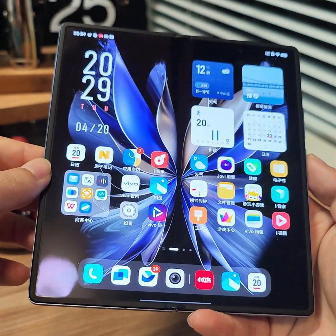 vivo最新折叠屏手机怎么样,vivox翻盖折叠屏2023新款测评