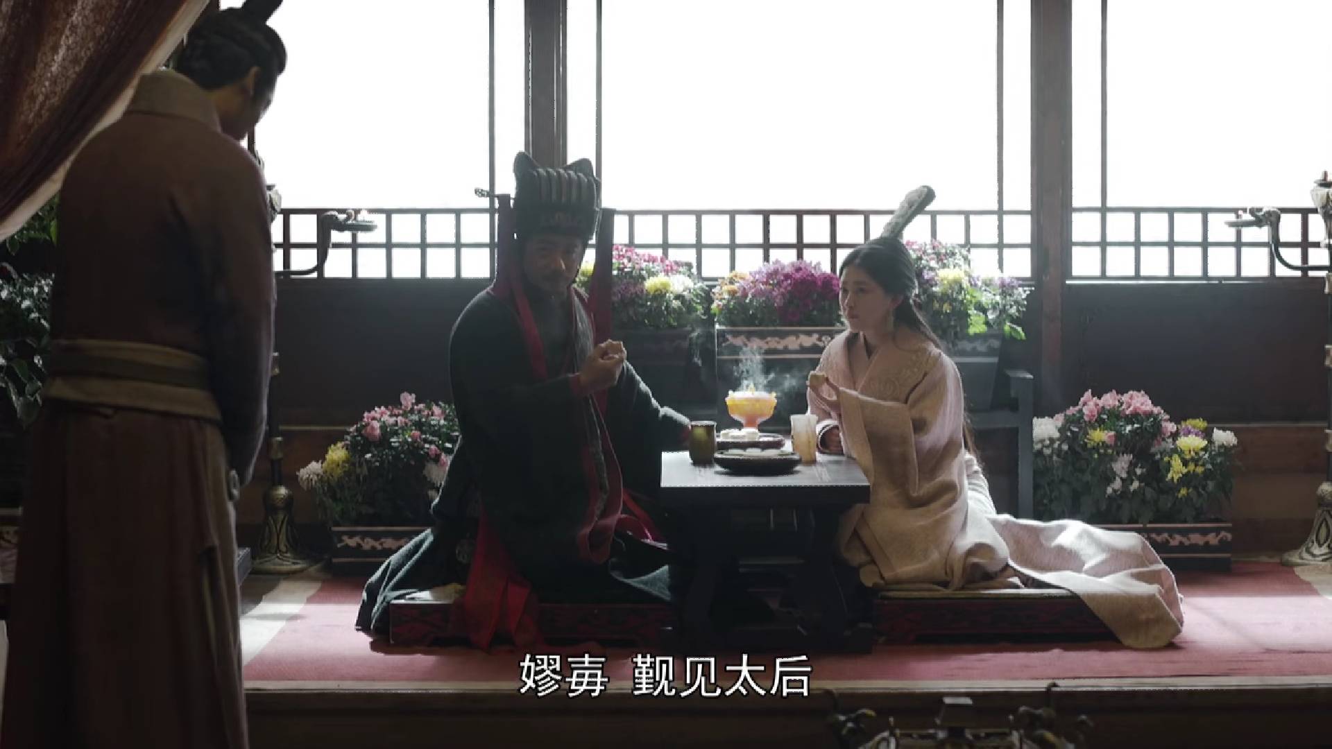 靠女人上位的太监，让皇帝当儿子，逼皇帝吐血，杀了皇帝