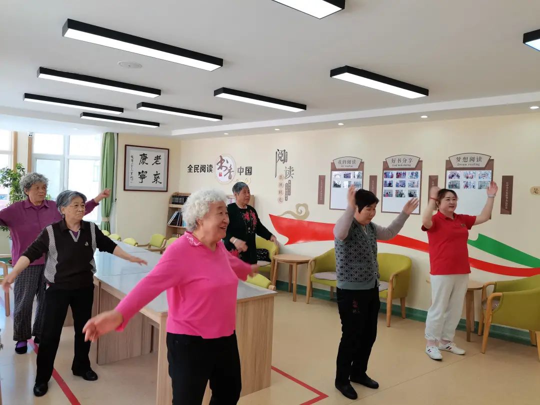 1997年，50个老太太在上海合伙买一栋楼养老，每天种花养草