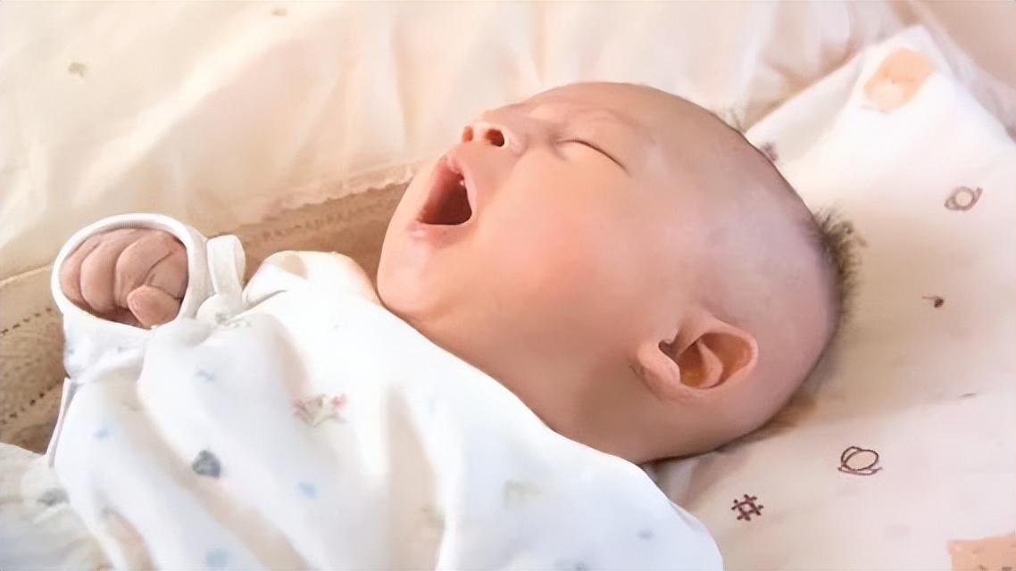 6月龄宝宝湿疹还吐奶怎么回事,婴幼儿感冒咳嗽吐奶怎么办