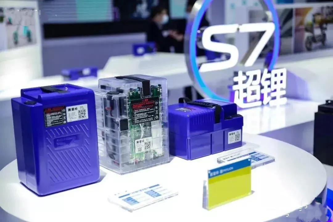 电动车锂电还是铅酸电池性价比高,电动车电池是铅酸还是锂电石墨烯