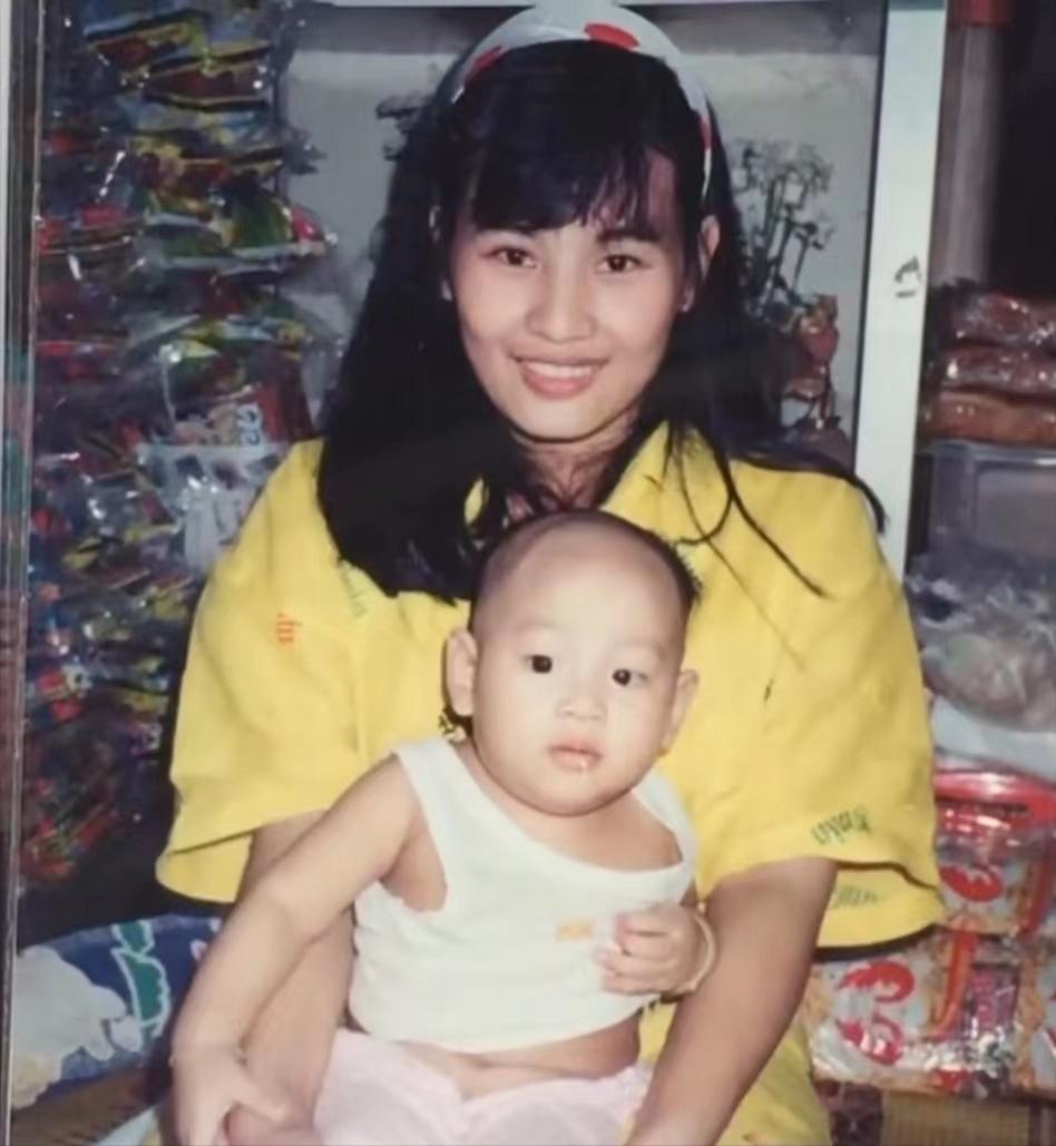 他泰相似男孩之Apo糕卡娜:黑皮小辣椒同经纪人中国血统港风少年