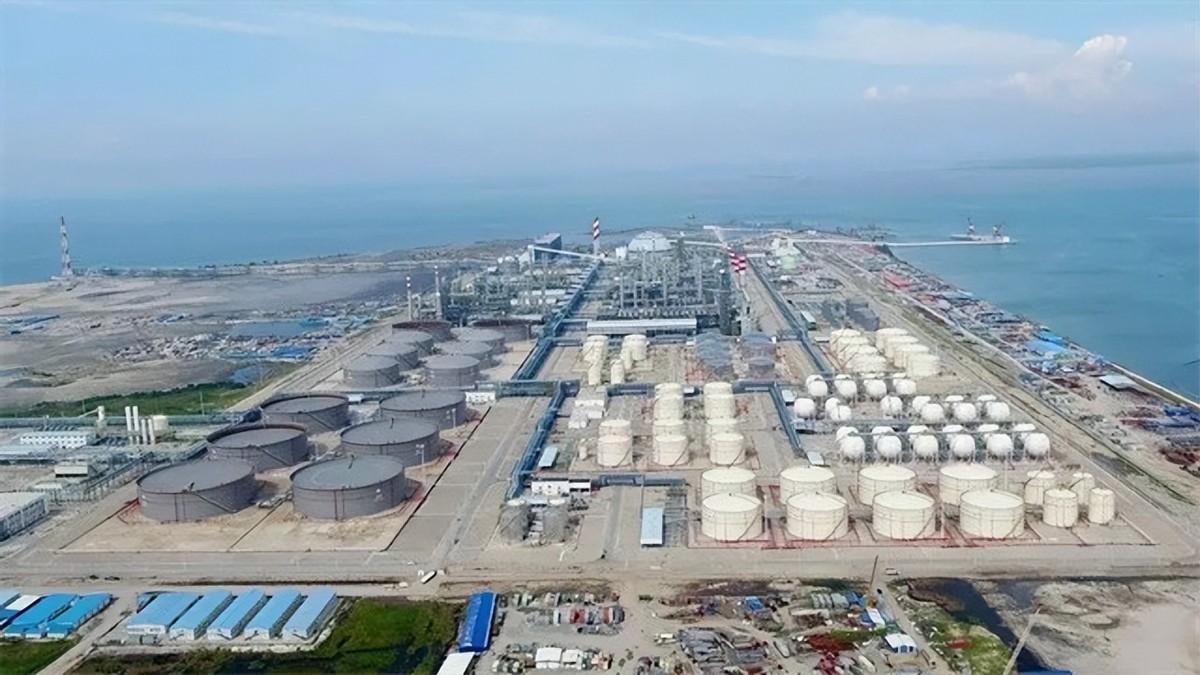 小国文莱：枯竭的石油，奢靡的王室，出路在何方？