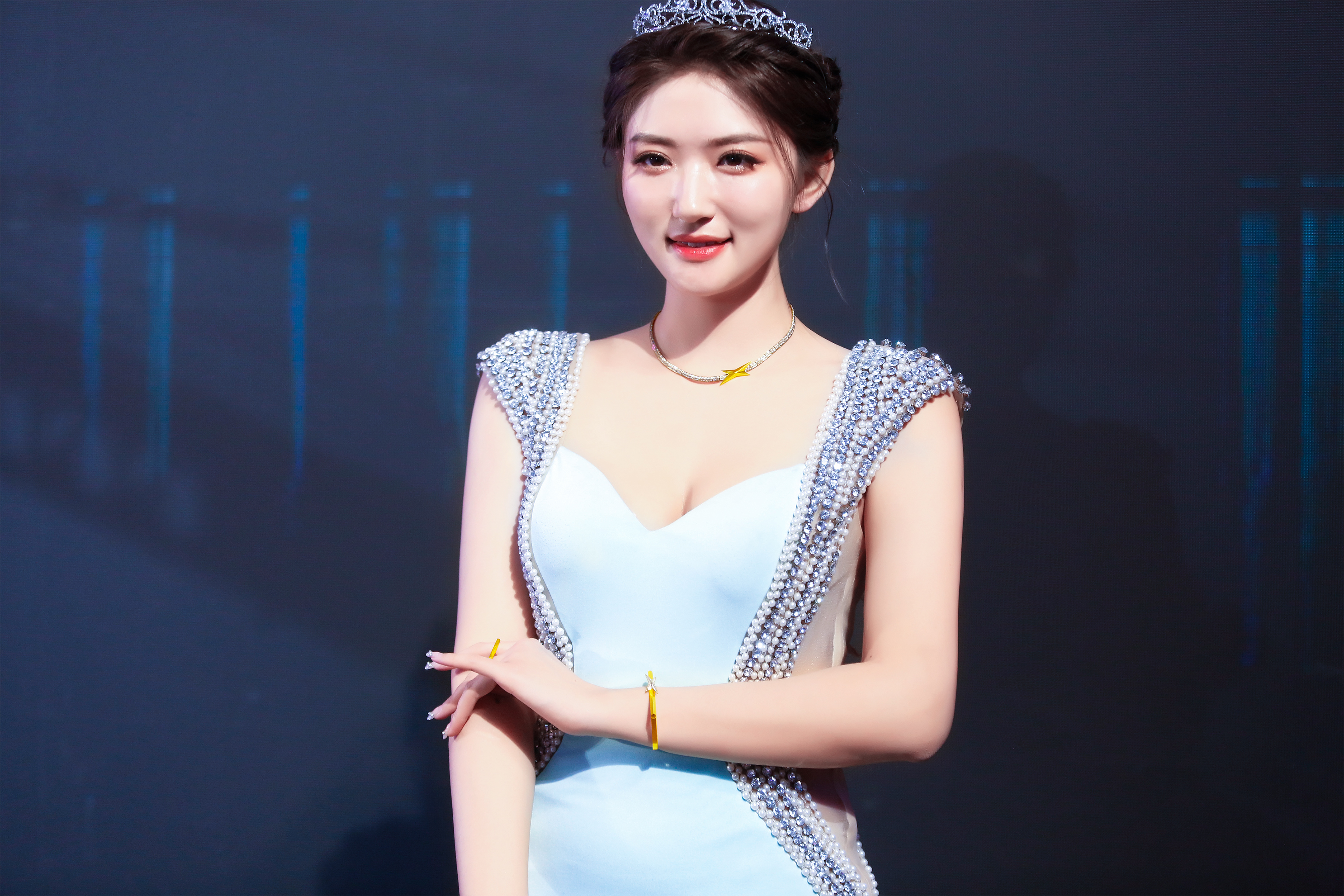 18k黄金跟999足金买的价格一样的吗,18k黄金和999足金用火烧有什么区别