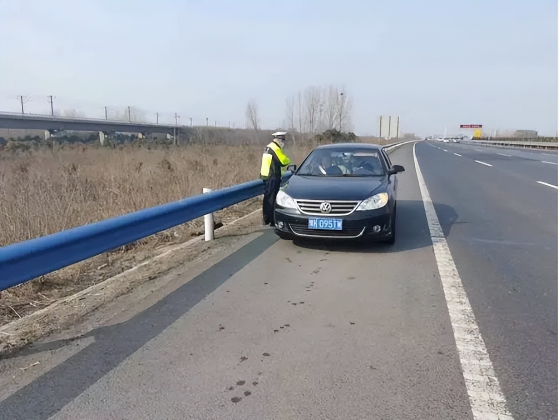 高速公路逃卡行为如何认定 (倒卖高速通行卡怎么处罚)