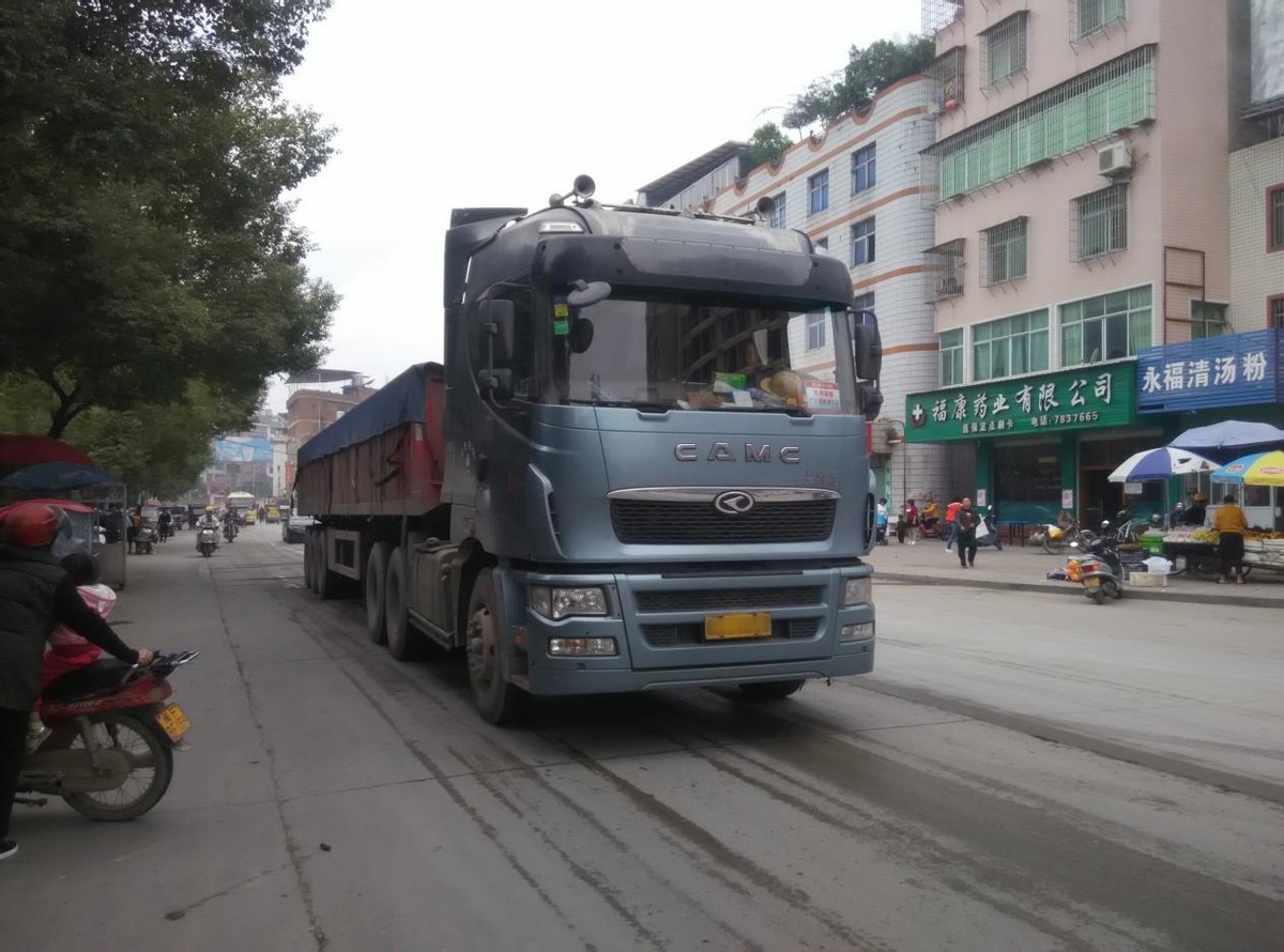 小镇故事脑瘫,小镇故事简介