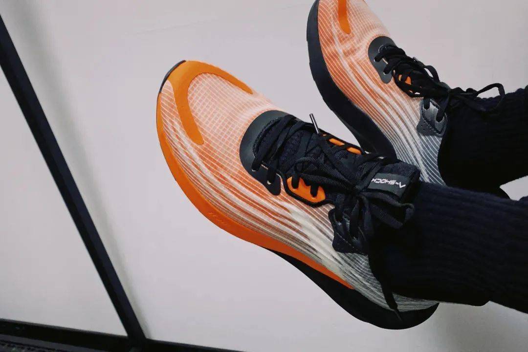 谷爱凌同款跑鞋,安踏冠军跑鞋2代pro谷爱凌配色