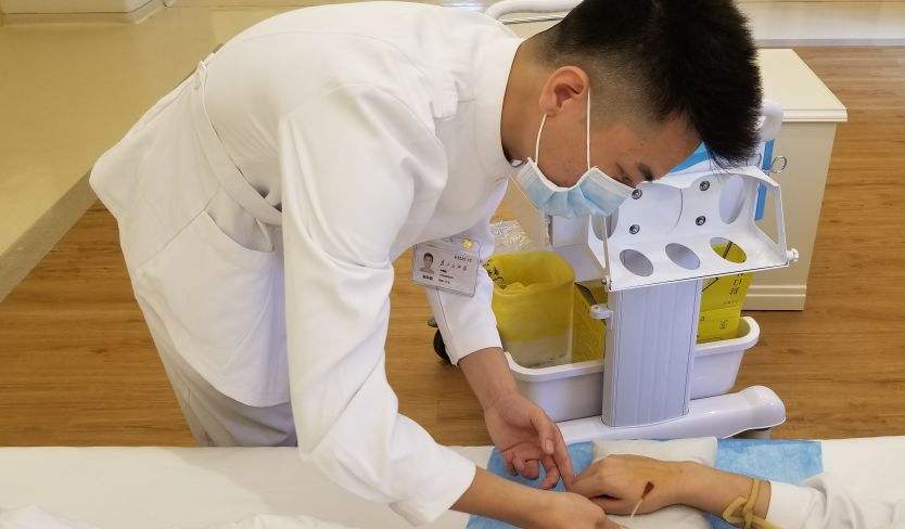 学护理男生有什么好处,男生学护理能挣多少钱