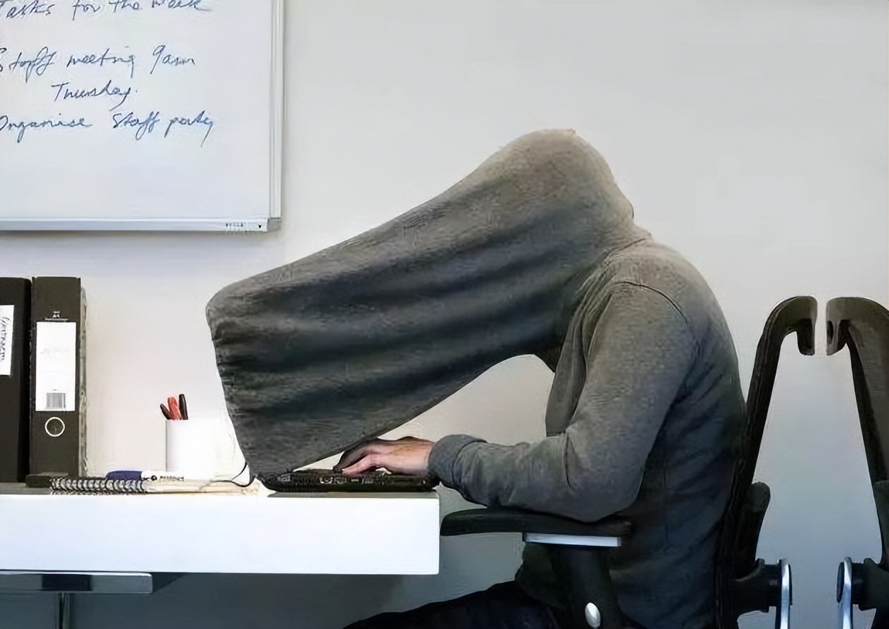 看见熟人就想绕道走是什么心理,怕见熟人社交恐惧心理学