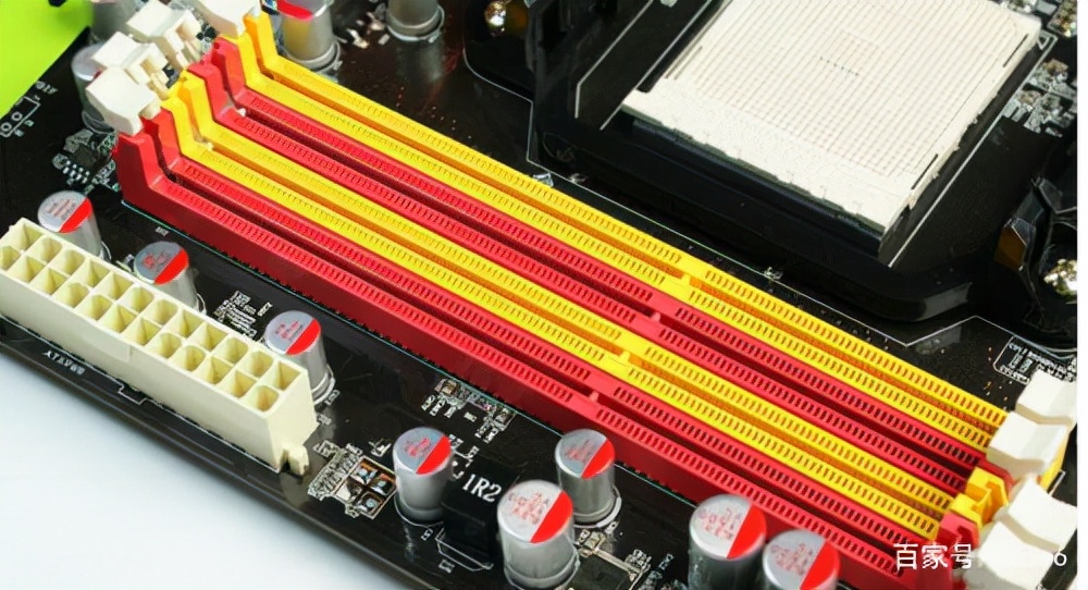 电脑开机黑屏主机鸣笛不停,电脑开机后一长一短一直响