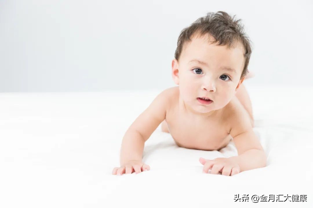 宝宝嘴唇干裂妈妈需要吃什么,10个月的宝宝嘴唇干裂怎么办