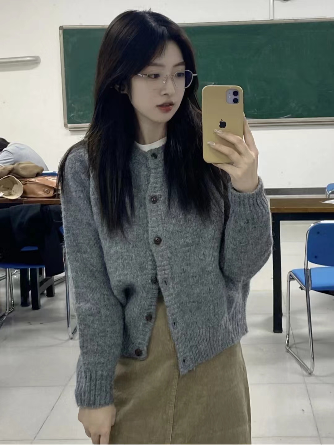 灯芯绒半身裙秋冬怎么搭配,灯芯绒碎花半身裙秋冬