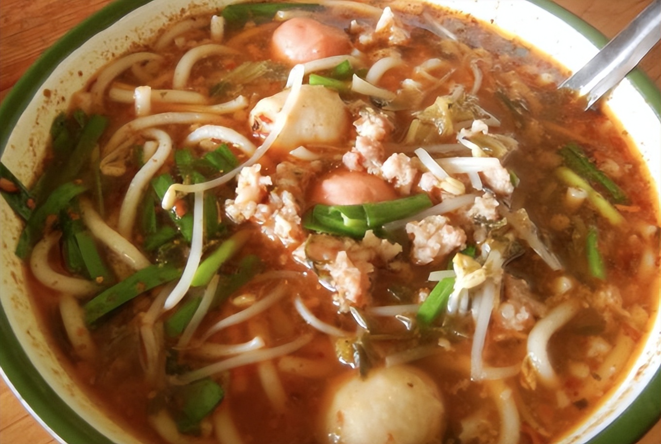 云南昆明美食推荐小锅米线,云南昆明美食排行榜前十名的小吃