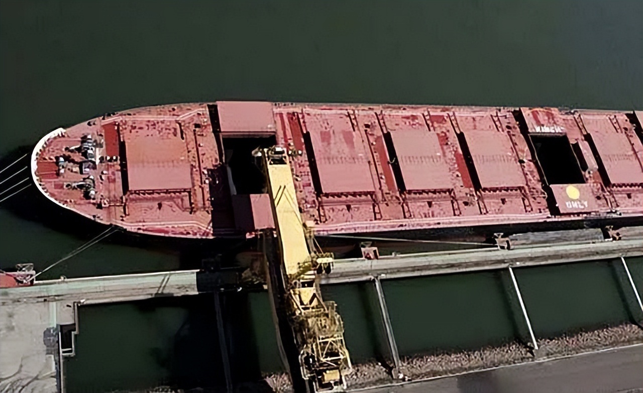 19年加拿大巨轮被堵厦门外海，损失十多亿美元，加总理尝到了苦果