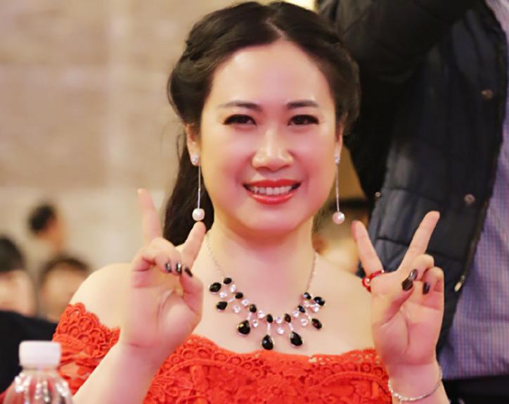 凤姐在美国的真实现状遭遇,凤姐当年是怎么去了美国