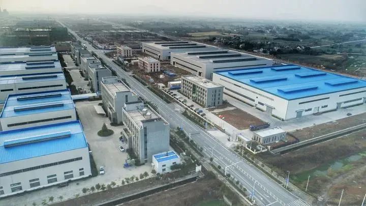 外贸公司“抢跑”年终打折/美团取送羽绒服订单增长超五成