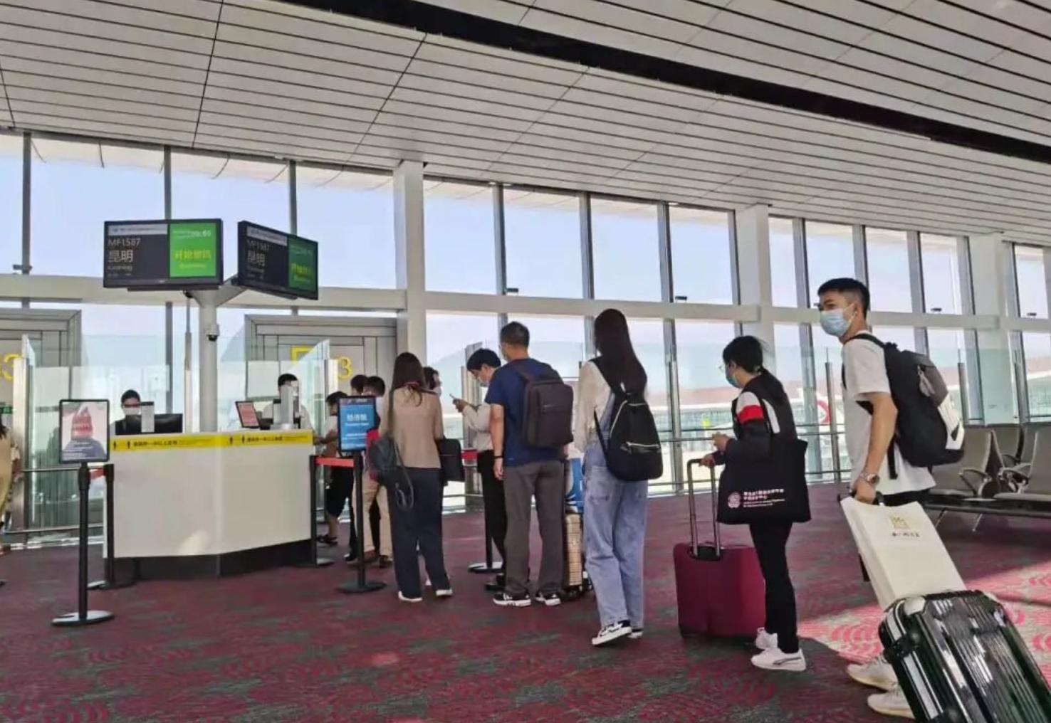 你第一次坐飞机有点紧张怎么办,第一次坐飞机如何避免紧张