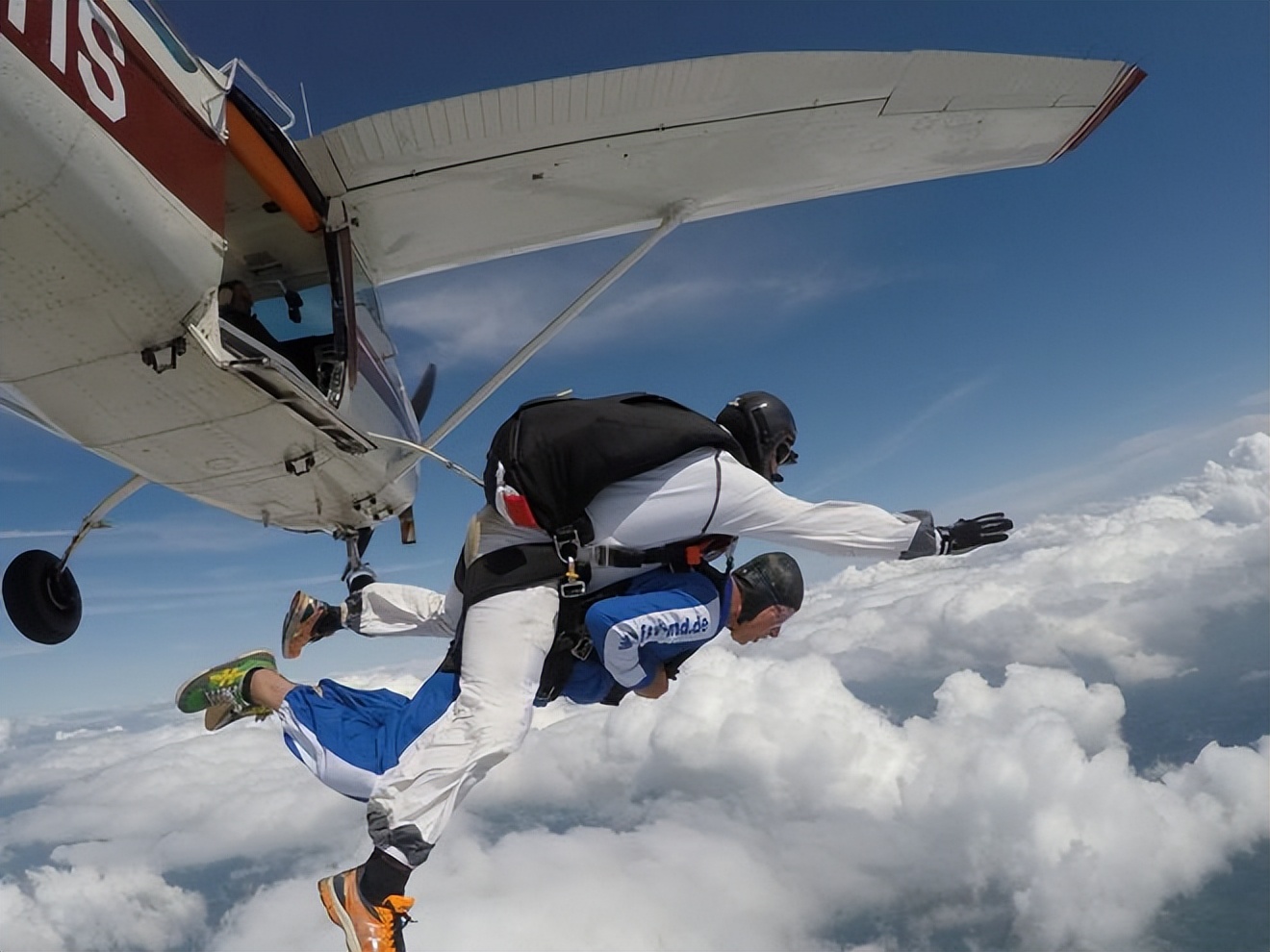 5分钟5000元，五一挤到天上了