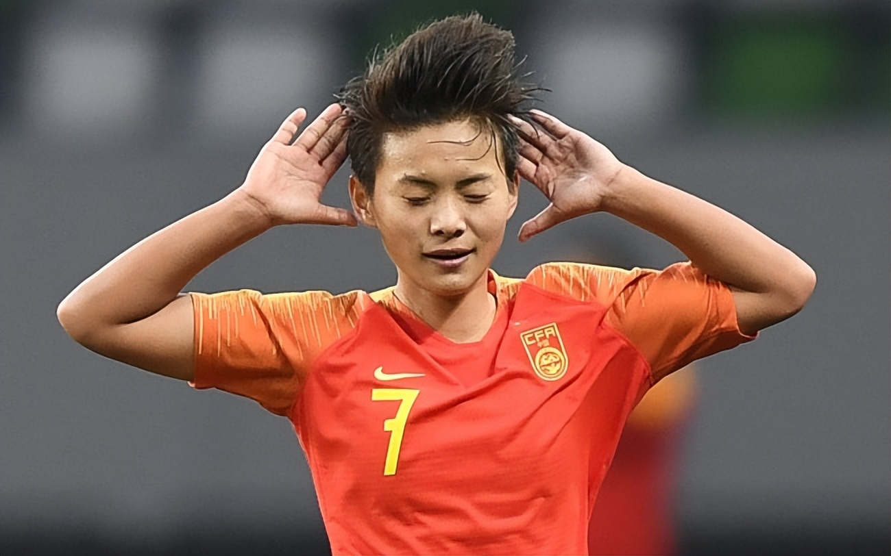 张琳艳获2023中国女子金球奖,金球奖女足得主