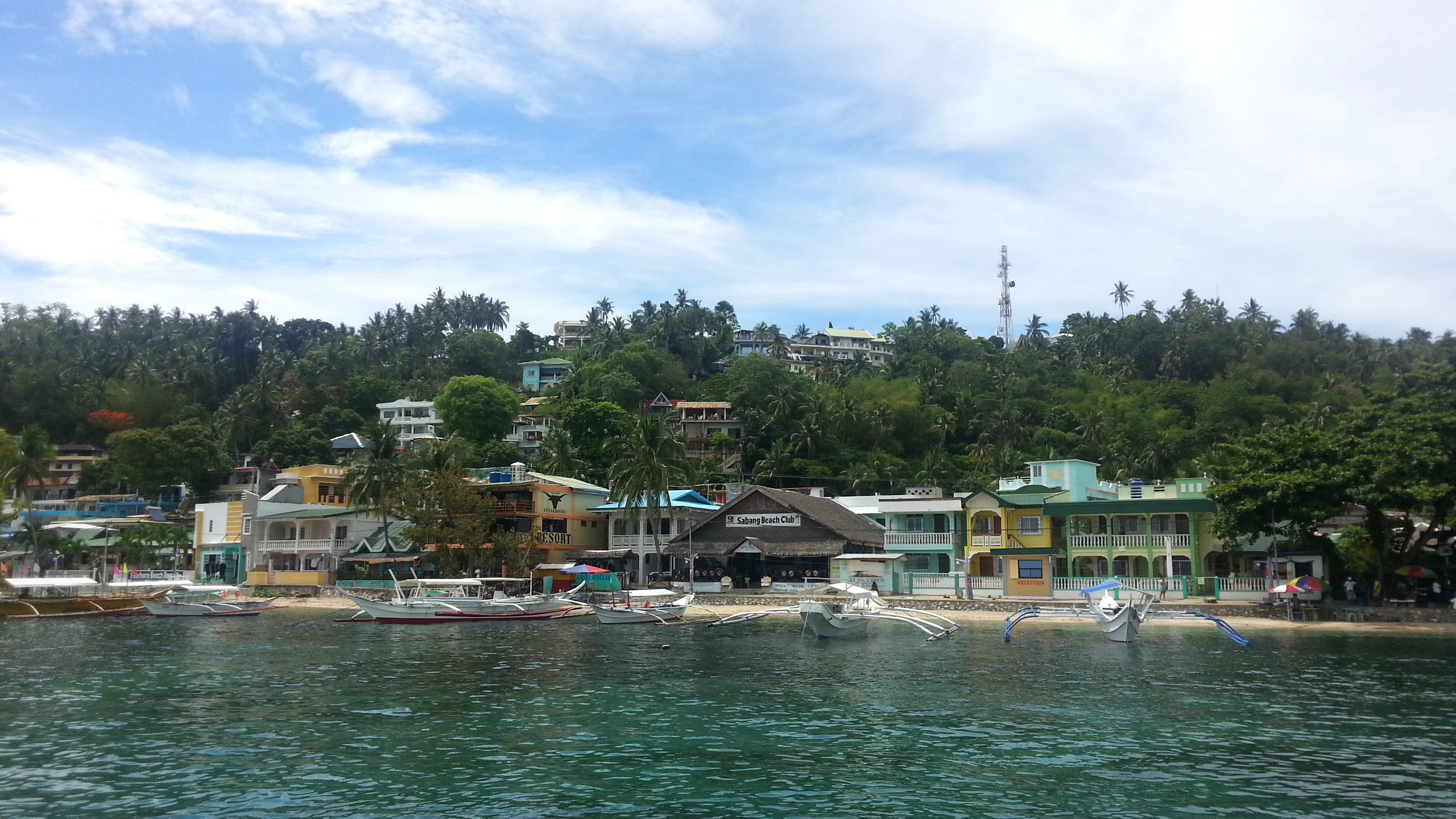 中国在校大学生创业弊大于利,在校学生创业利大于弊