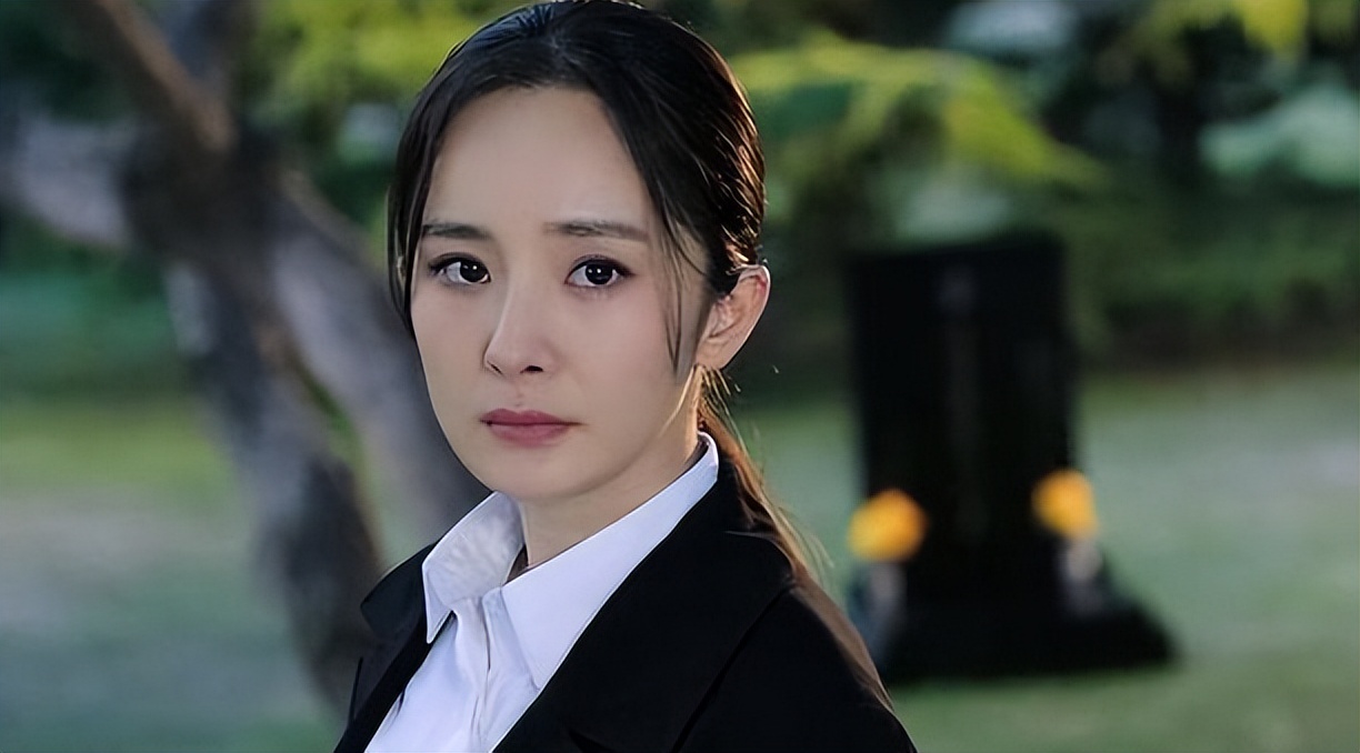 赵丽颖杨幂吻戏合集,赵丽颖回答和谁拍吻戏好